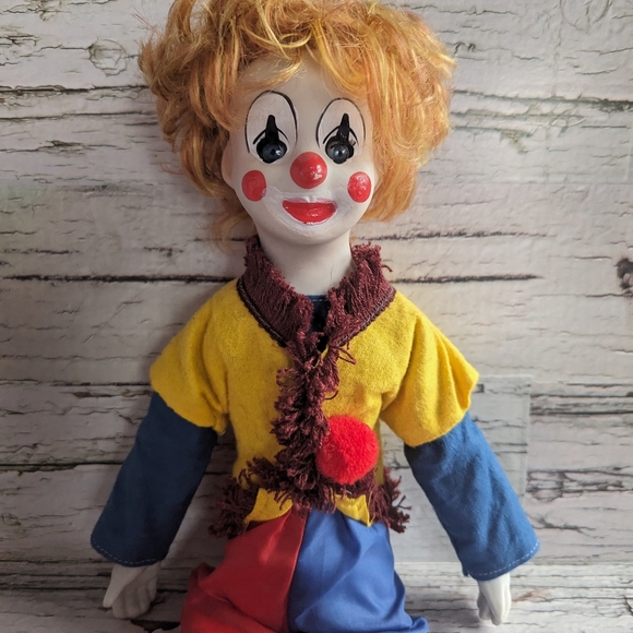 Vintage Porcelain Circus Clown with Soft Body - Picture 3 of 14